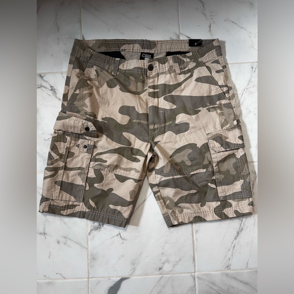 Khaki camo cargo shorts #outdoorstyle